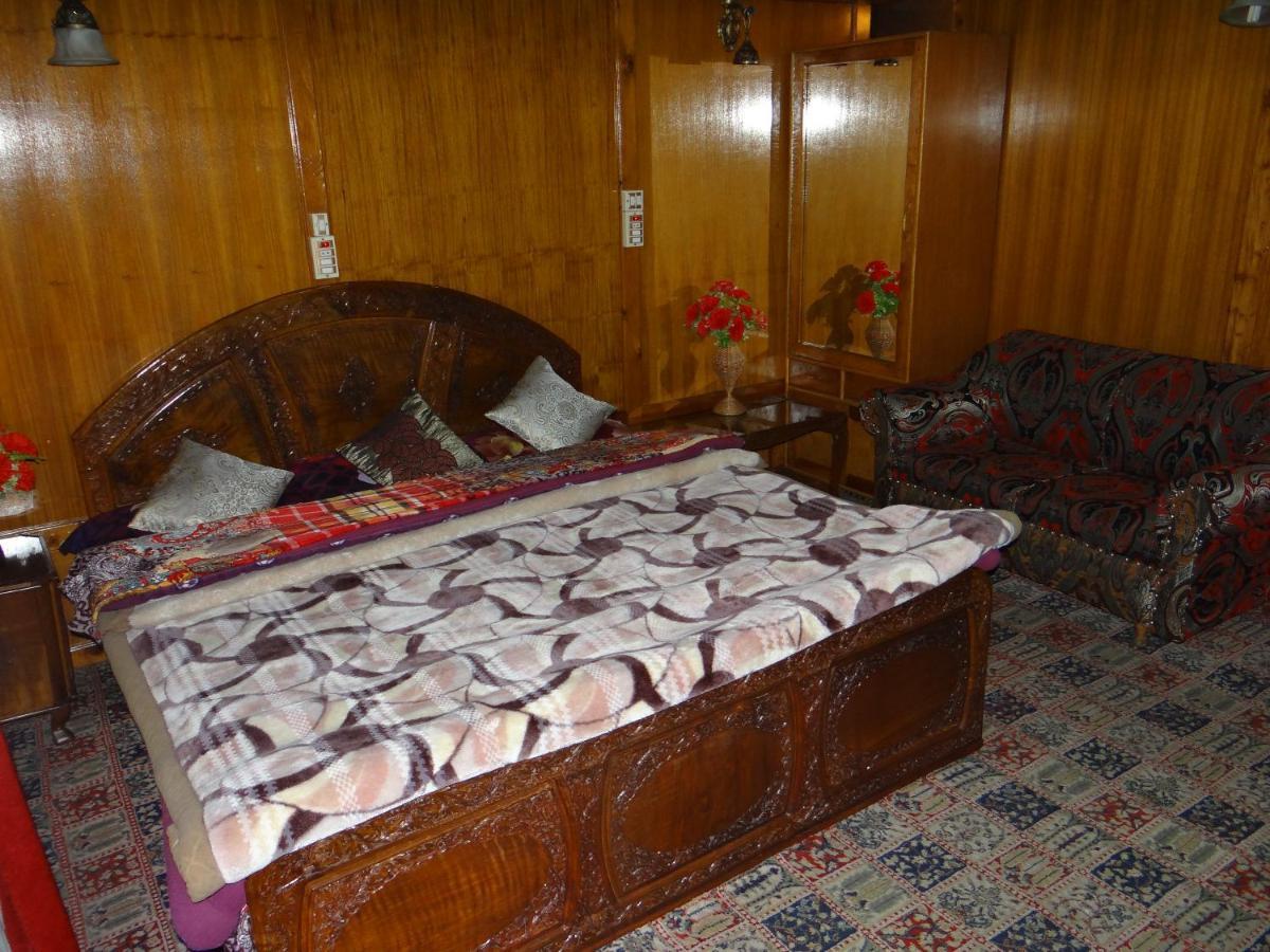 Goona Palace Houseboats Srīnagar Dış mekan fotoğraf
