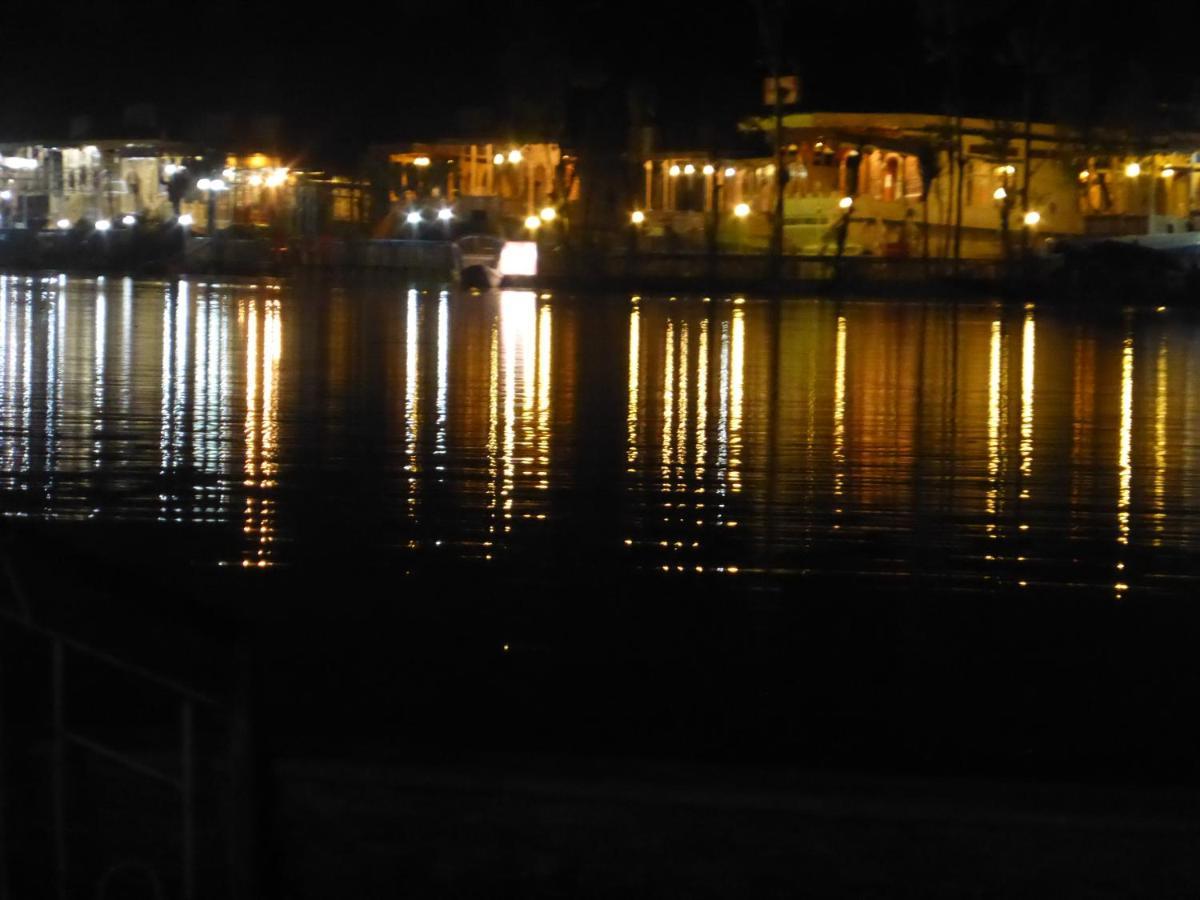 Goona Palace Houseboats Srīnagar Dış mekan fotoğraf