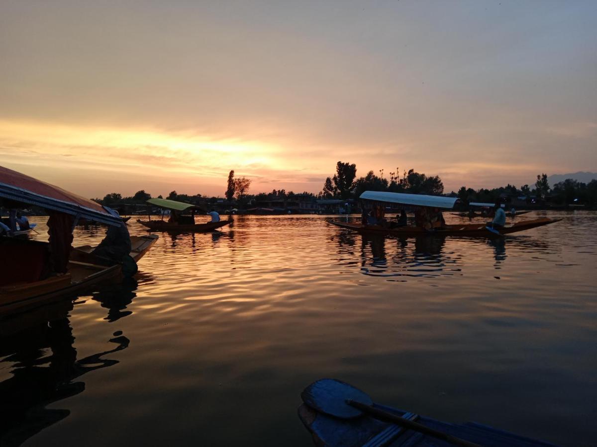 Goona Palace Houseboats Srīnagar Dış mekan fotoğraf