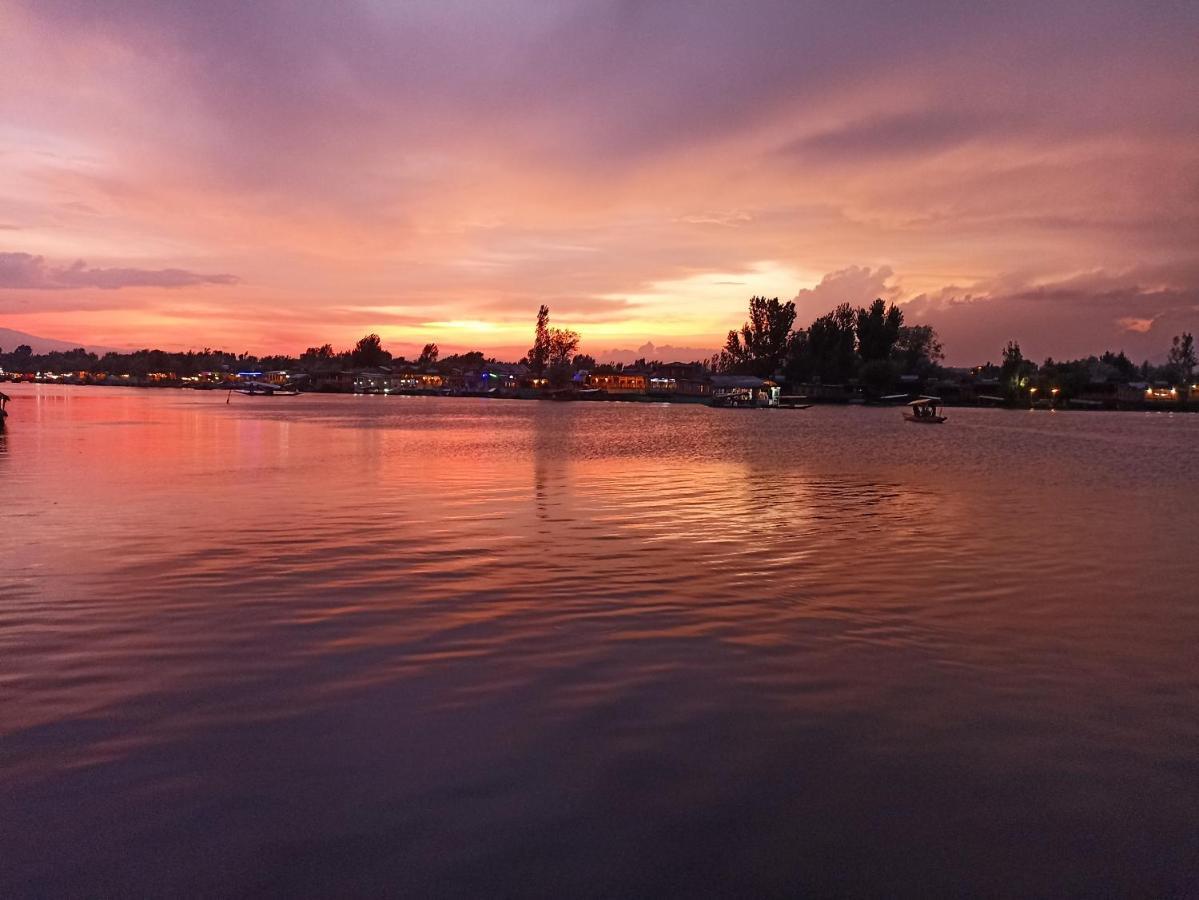 Goona Palace Houseboats Srīnagar Dış mekan fotoğraf