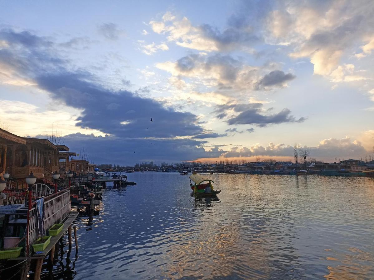 Goona Palace Houseboats Srīnagar Dış mekan fotoğraf