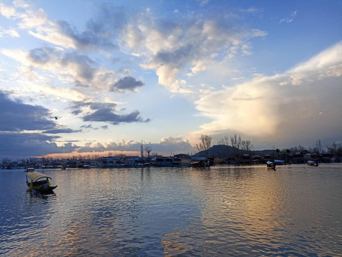 Goona Palace Houseboats Srīnagar Dış mekan fotoğraf