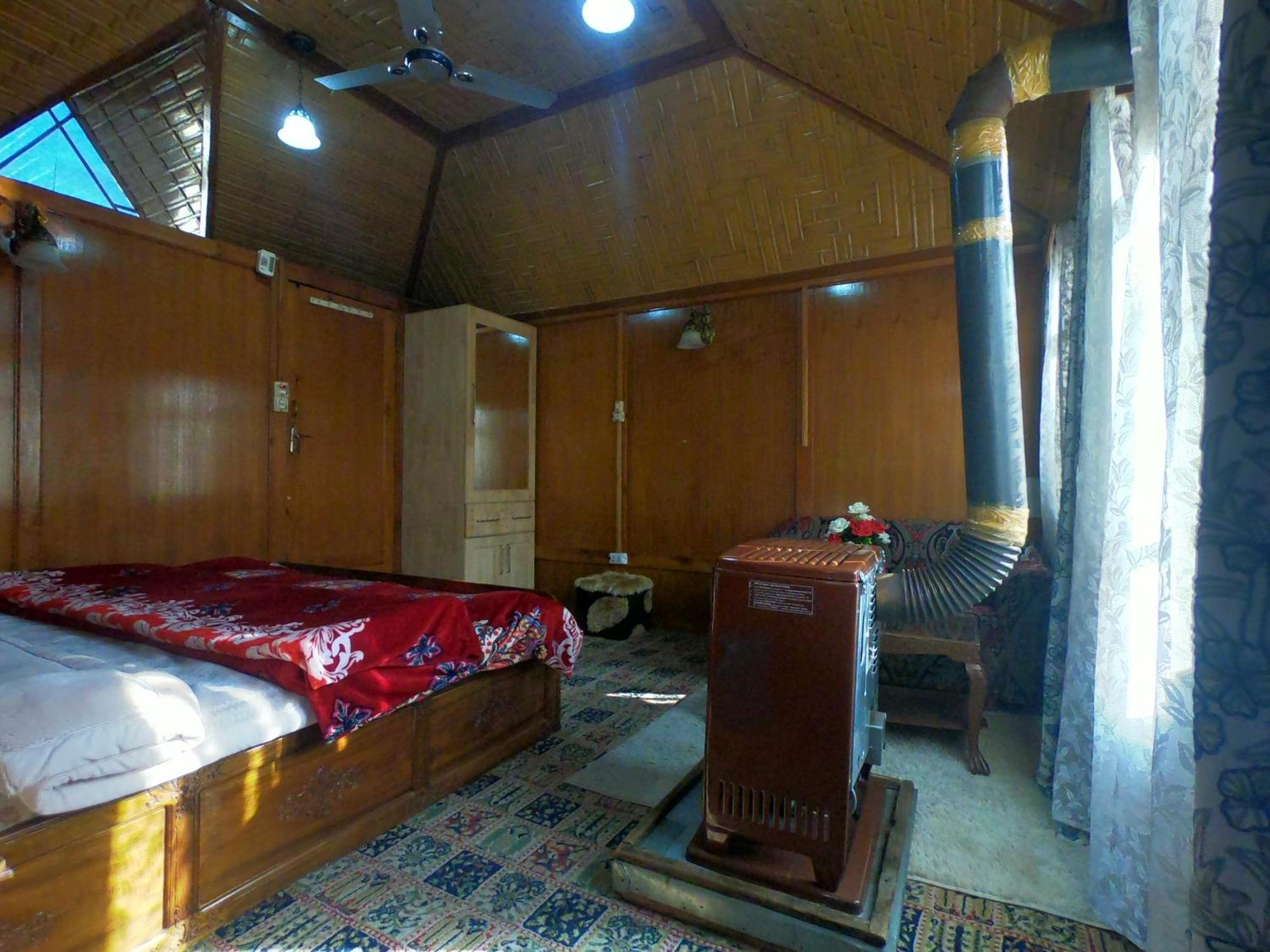 Goona Palace Houseboats Srīnagar Dış mekan fotoğraf
