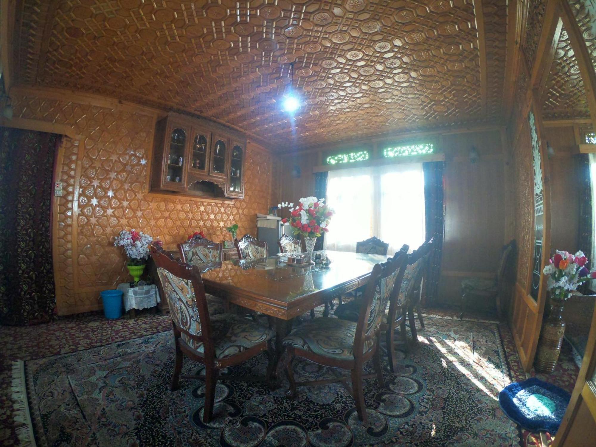 Goona Palace Houseboats Srīnagar Dış mekan fotoğraf