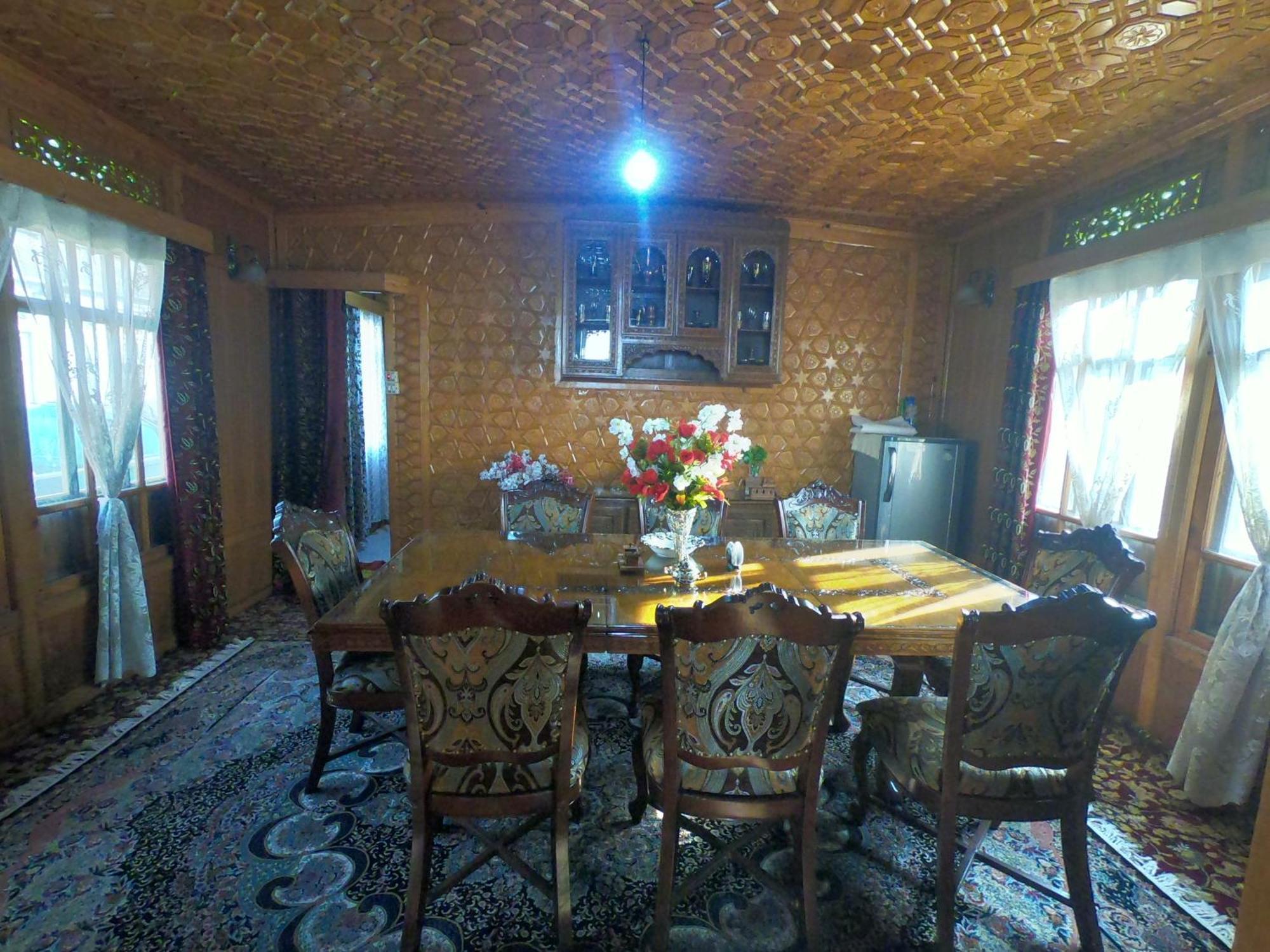 Goona Palace Houseboats Srīnagar Dış mekan fotoğraf