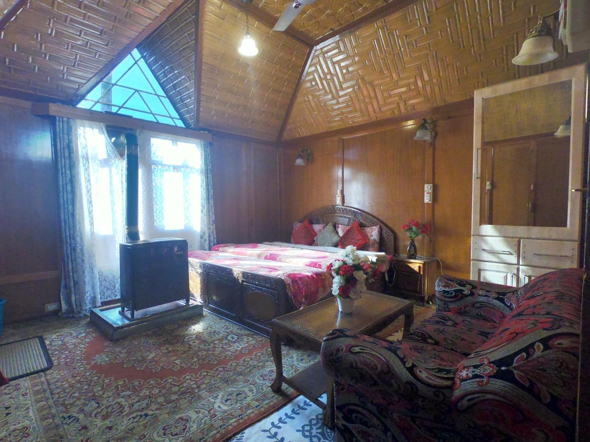 Goona Palace Houseboats Srīnagar Dış mekan fotoğraf
