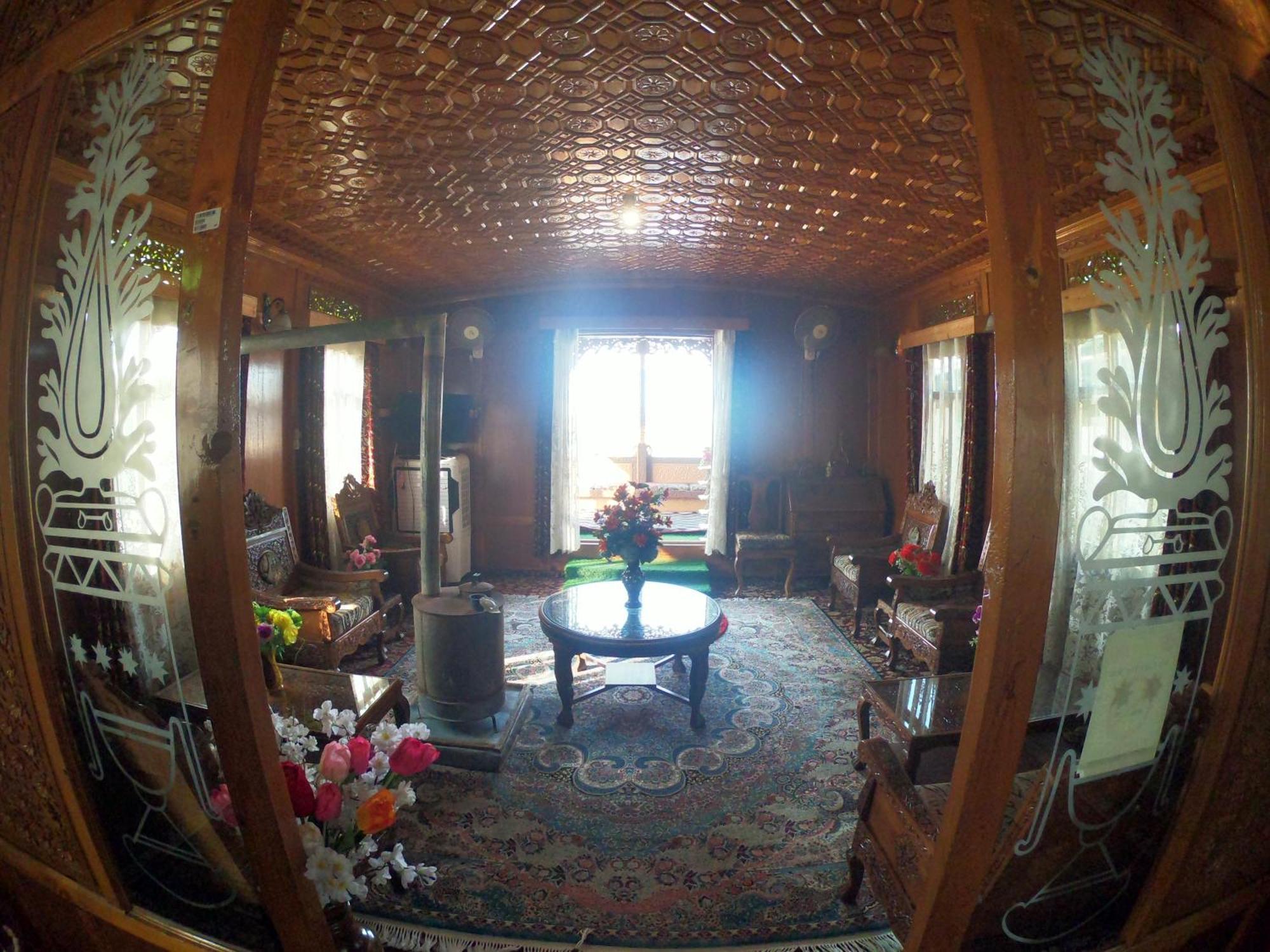Goona Palace Houseboats Srīnagar Dış mekan fotoğraf