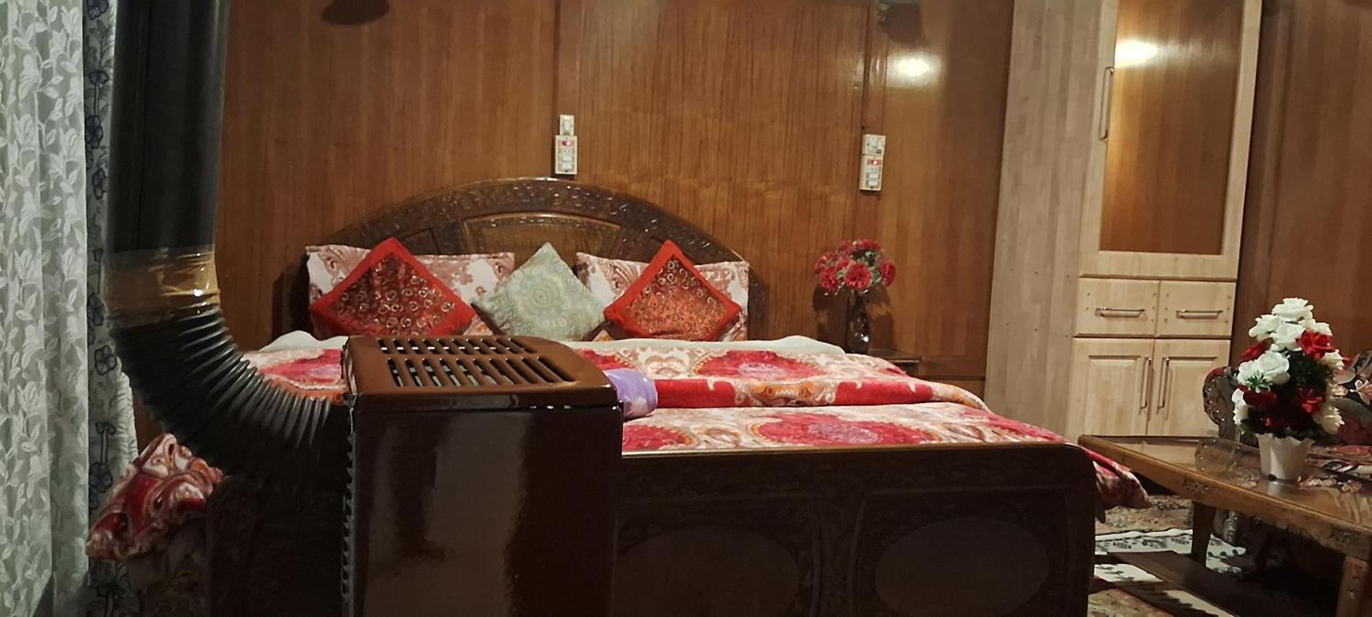 Goona Palace Houseboats Srīnagar Dış mekan fotoğraf