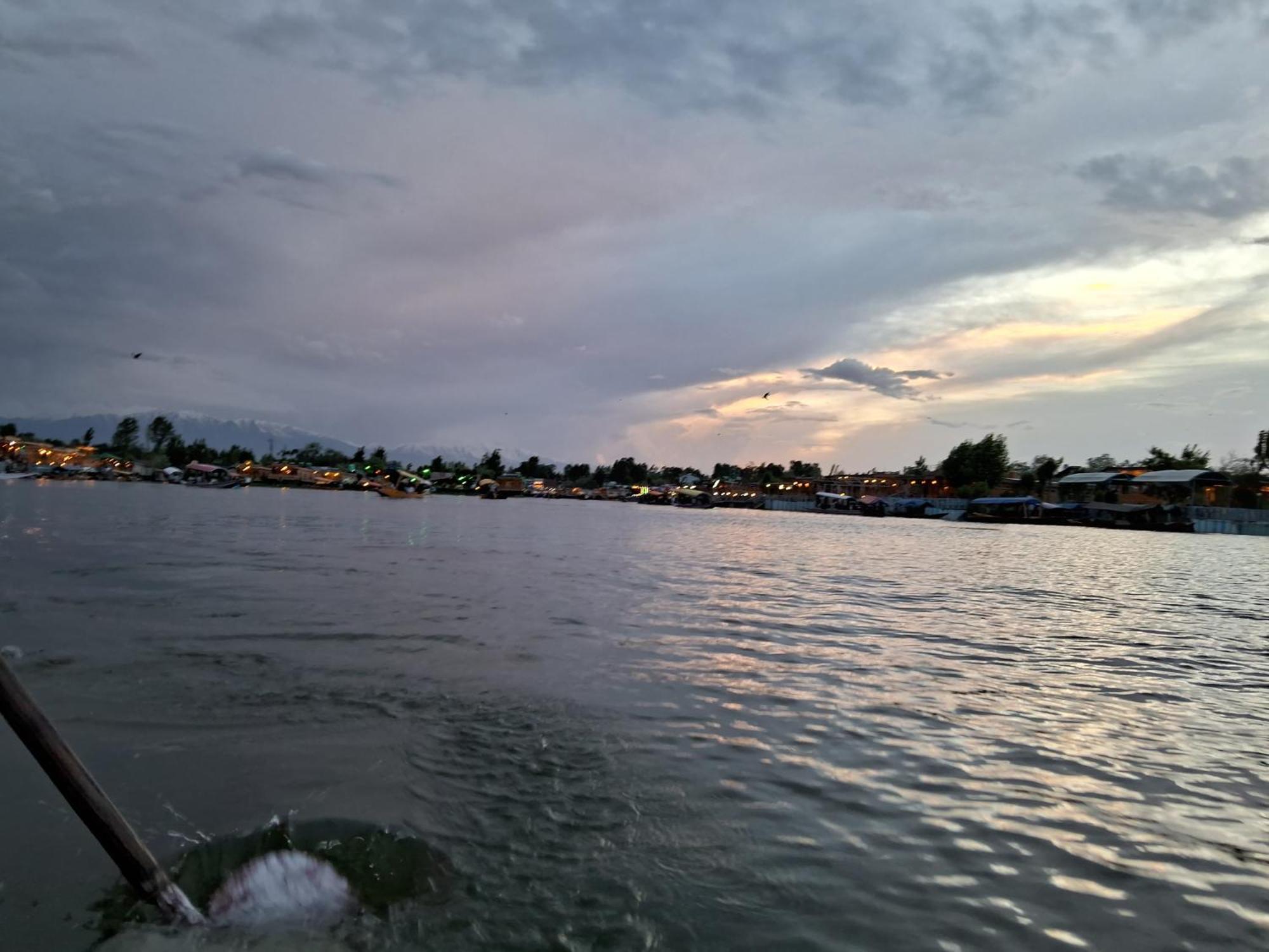 Goona Palace Houseboats Srīnagar Dış mekan fotoğraf