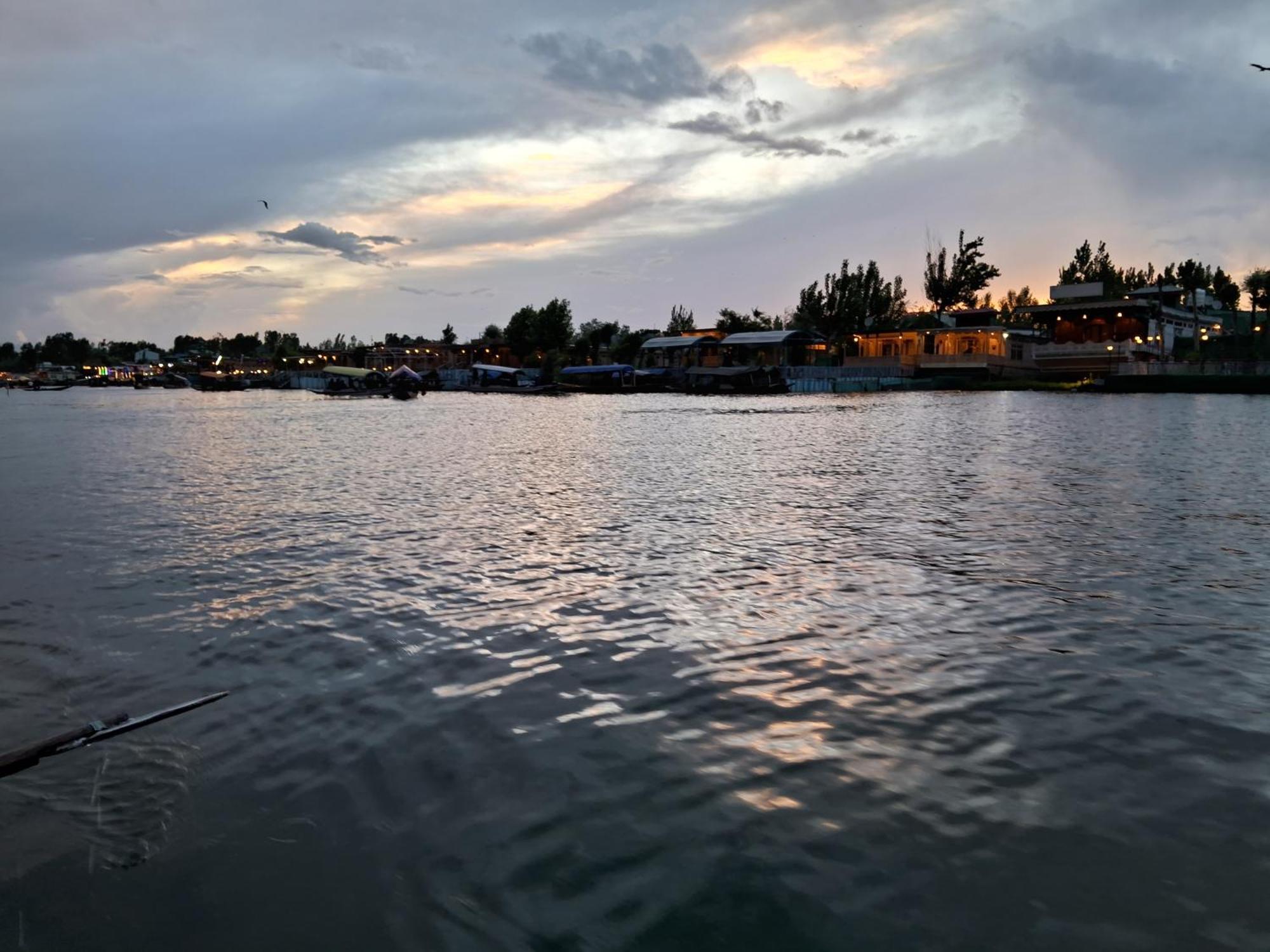 Goona Palace Houseboats Srīnagar Dış mekan fotoğraf