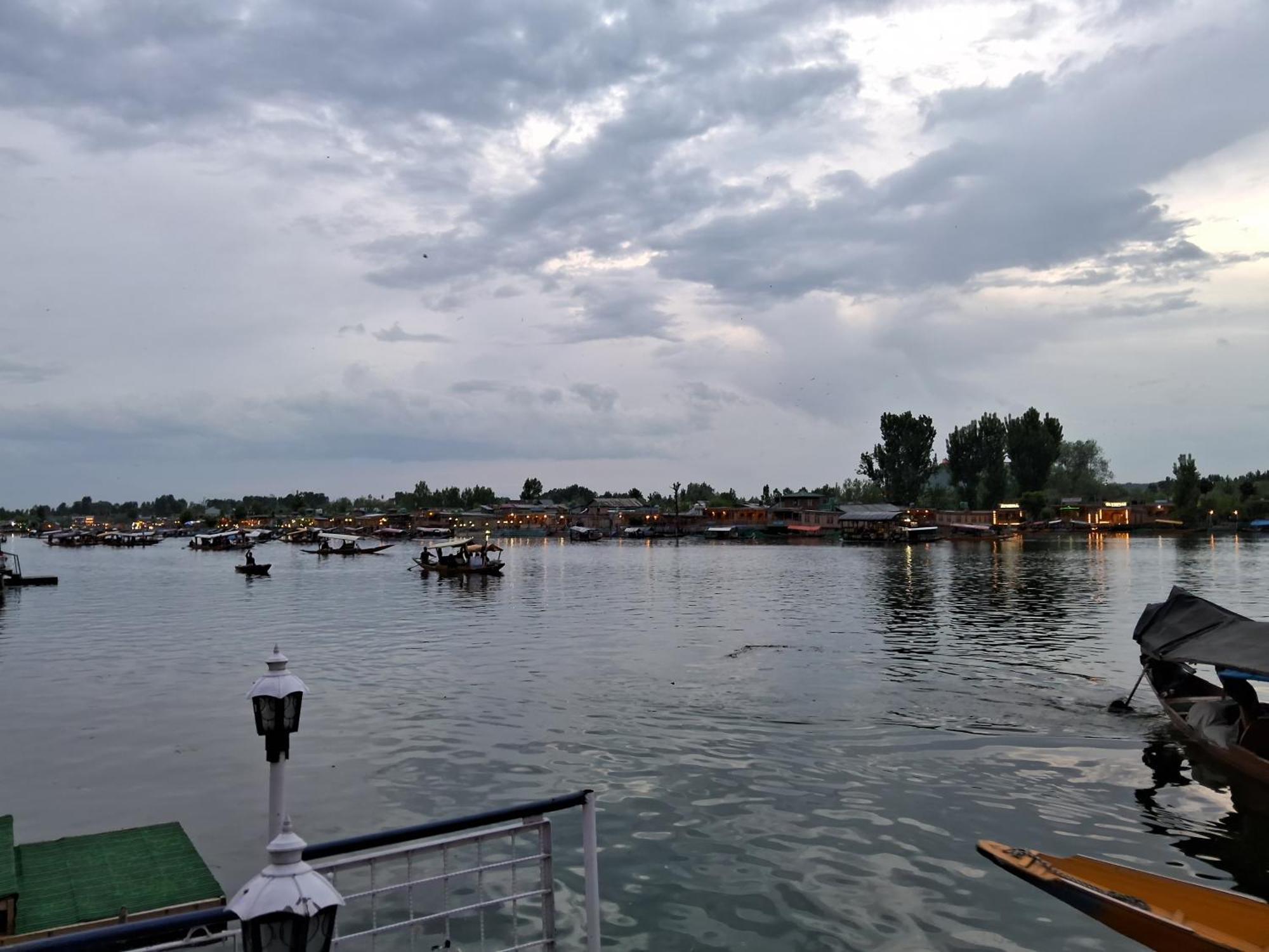 Goona Palace Houseboats Srīnagar Dış mekan fotoğraf