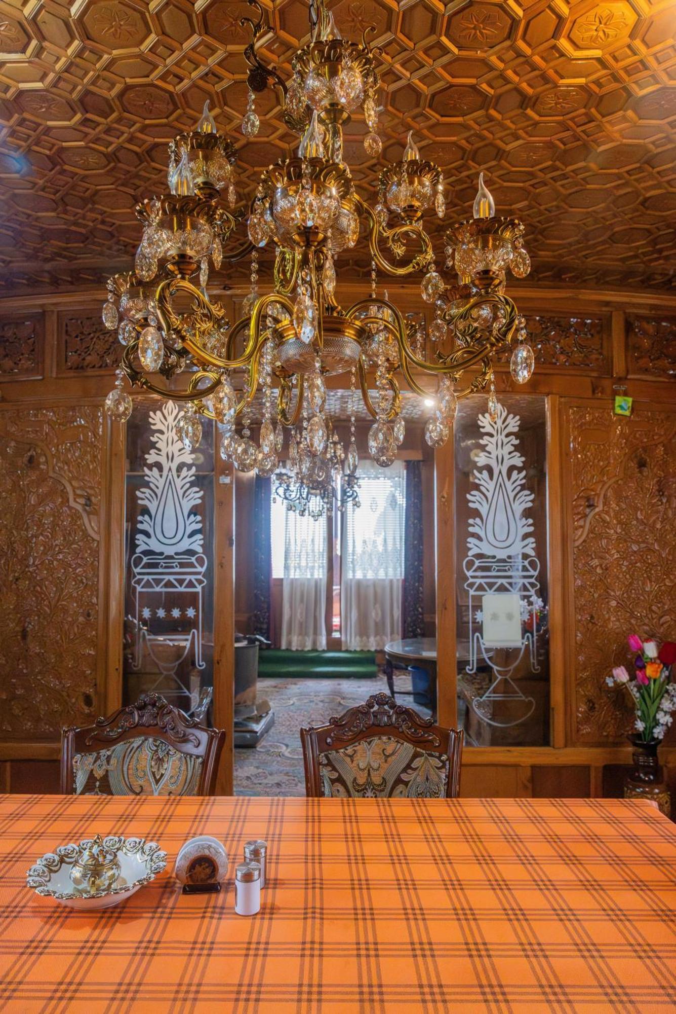 Goona Palace Houseboats Srīnagar Dış mekan fotoğraf