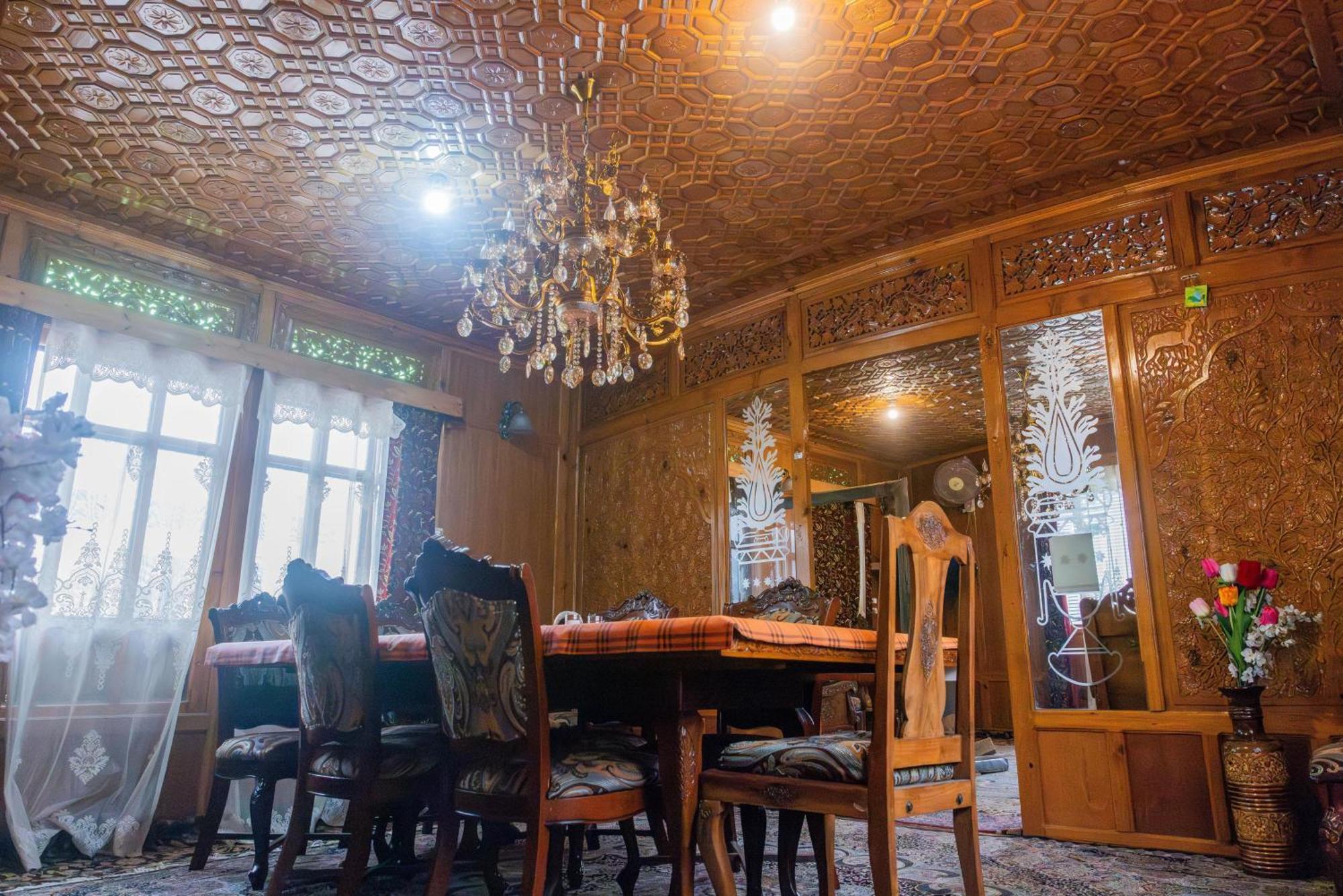 Goona Palace Houseboats Srīnagar Dış mekan fotoğraf
