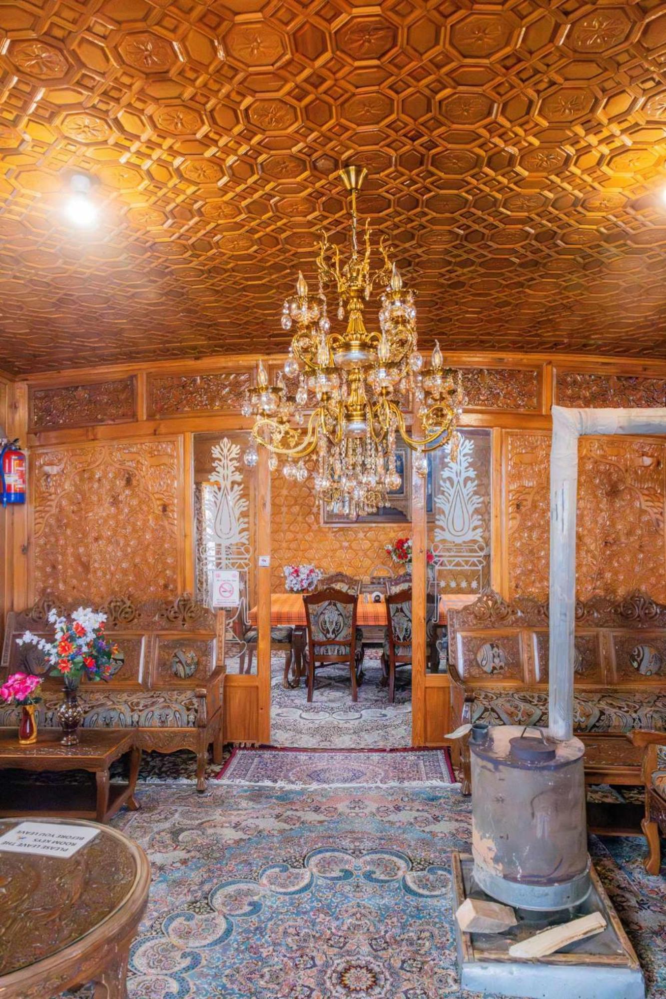 Goona Palace Houseboats Srīnagar Dış mekan fotoğraf