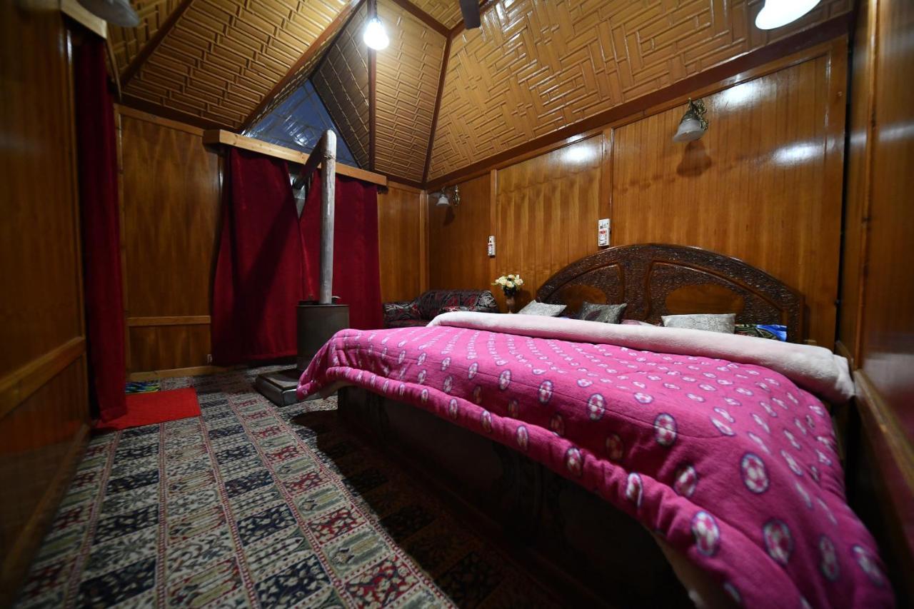 Goona Palace Houseboats Srīnagar Dış mekan fotoğraf