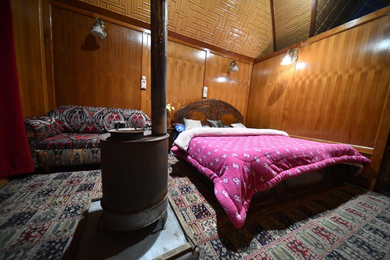 Goona Palace Houseboats Srīnagar Dış mekan fotoğraf