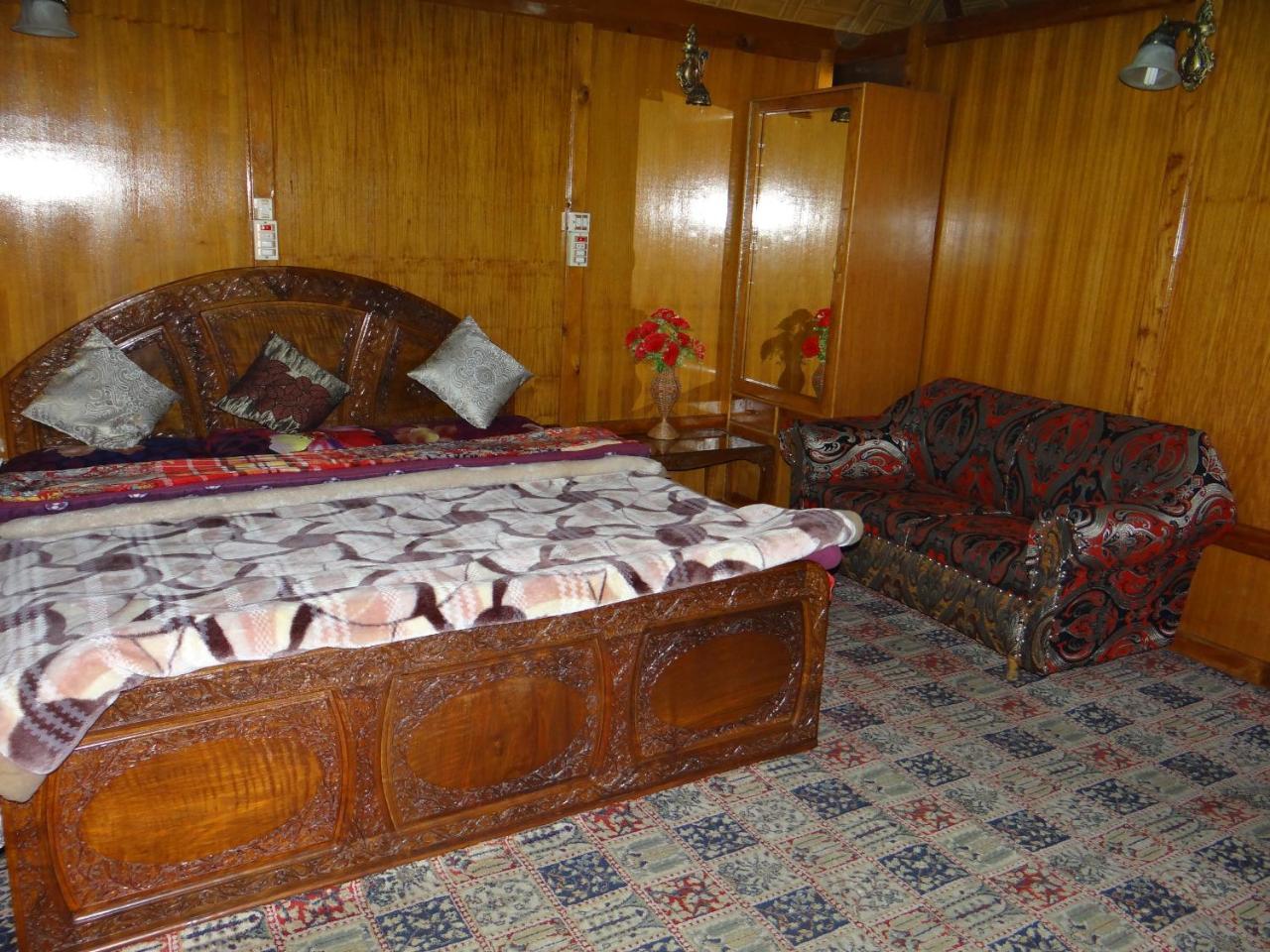 Goona Palace Houseboats Srīnagar Dış mekan fotoğraf