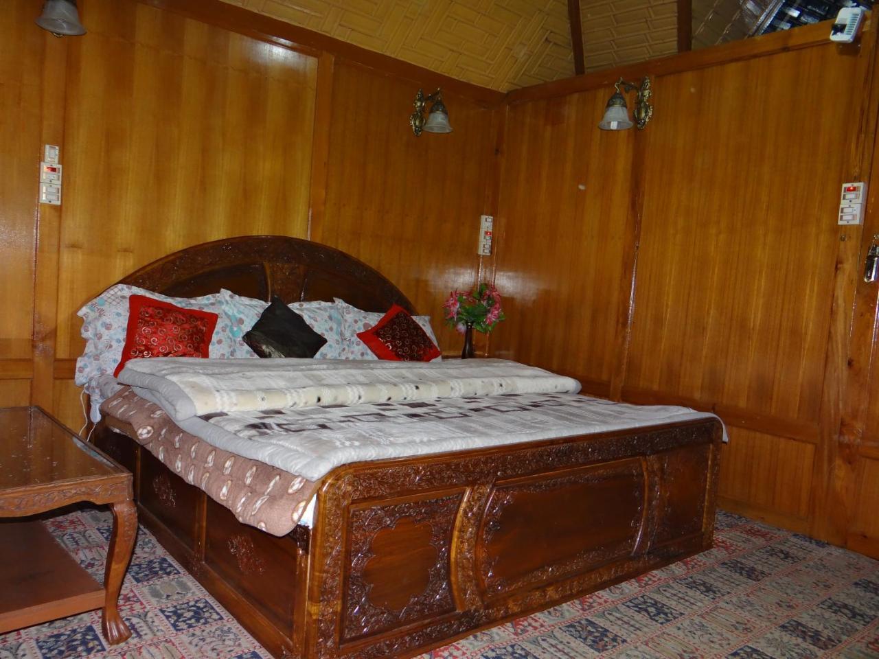Goona Palace Houseboats Srīnagar Dış mekan fotoğraf